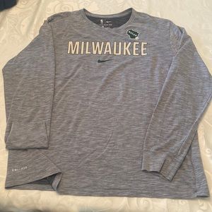Milwaukee bucks XL drifit long sleeve